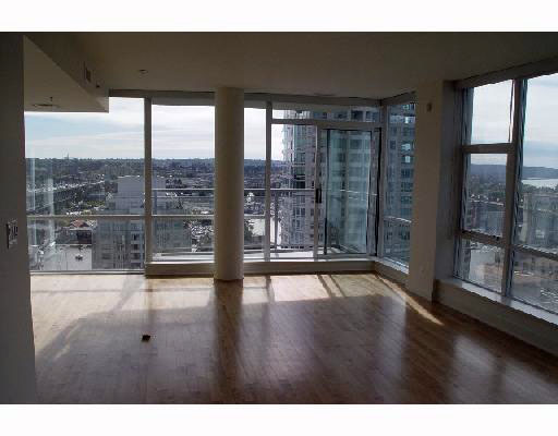 Living room, suite 730 